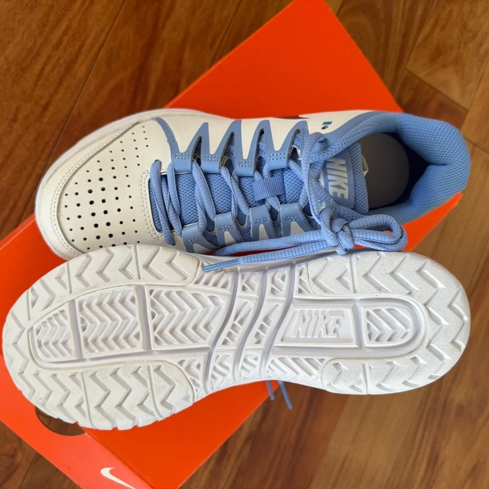 Nike Women's Vapor Court Shoes in Blue and White - Picture 3 of 7